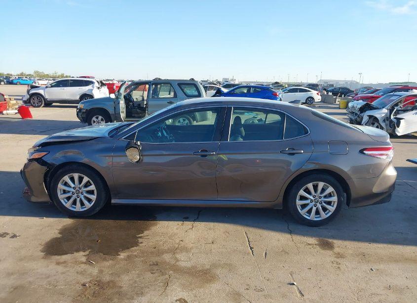 Photo 14 of 2019 Toyota Camry LE (VIN 4T1B11HK1KU787274)