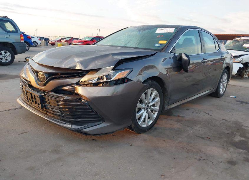 Photo 2 of 2019 Toyota Camry LE (VIN 4T1B11HK1KU787274)