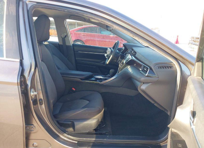 Photo 5 of 2019 Toyota Camry LE (VIN 4T1B11HK1KU787274)