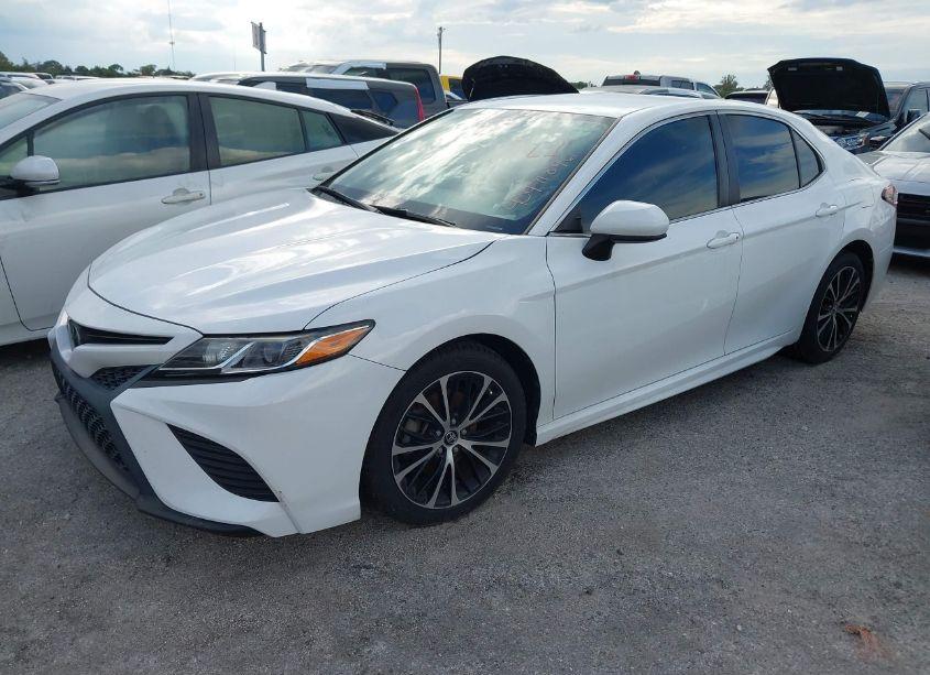 Photo 2 of 2019 Toyota Camry SE (VIN 4T1B11HK1KU788862)