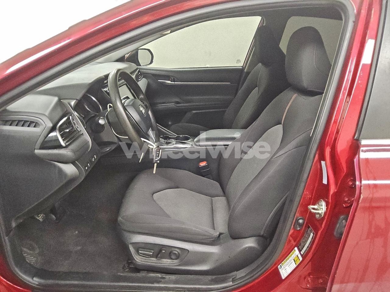 Photo 7 of 2019 TOYOTA CAMRY L (VIN 4T1B11HK1KU790627)