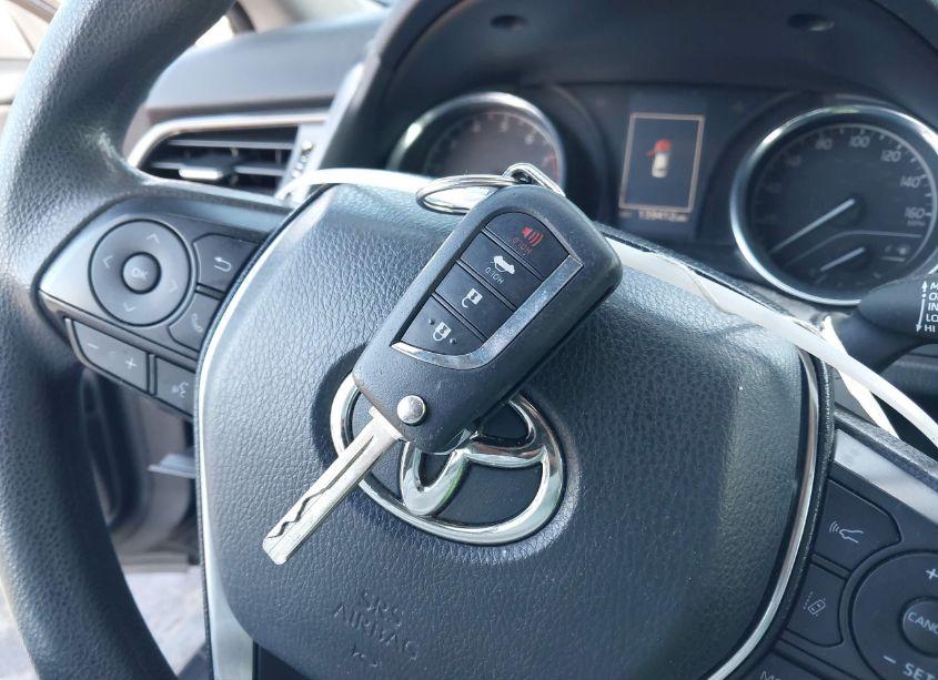 Photo 11 of 2019 Toyota Camry LE (VIN 4T1B11HK1KU811511)