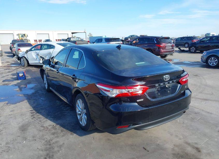 Photo 3 of 2019 Toyota Camry LE (VIN 4T1B11HK1KU811511)