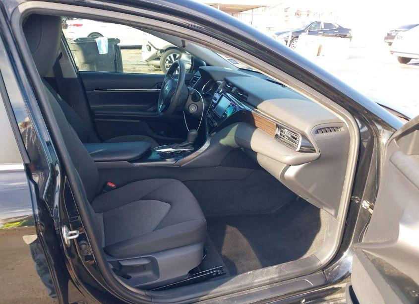 Photo 5 of 2019 Toyota Camry LE (VIN 4T1B11HK1KU811511)