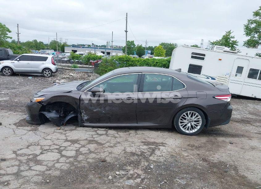 Photo 14 of 2019 Toyota Camry XLE (VIN 4T1B11HK1KU819432)