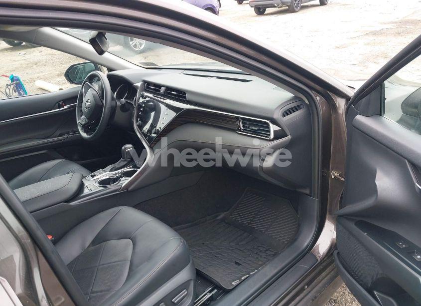 Photo 5 of 2019 Toyota Camry XLE (VIN 4T1B11HK1KU819432)