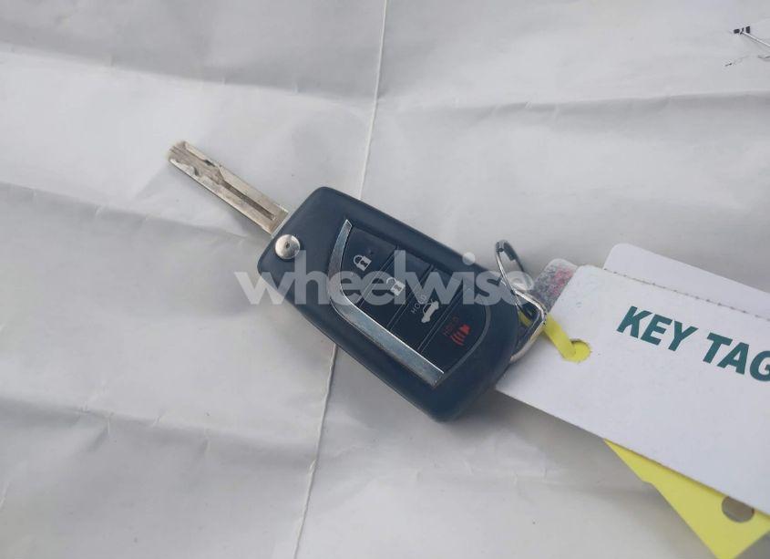 Photo 11 of 2018 Toyota Camry LE (VIN 4T1B11HK2JU005353)