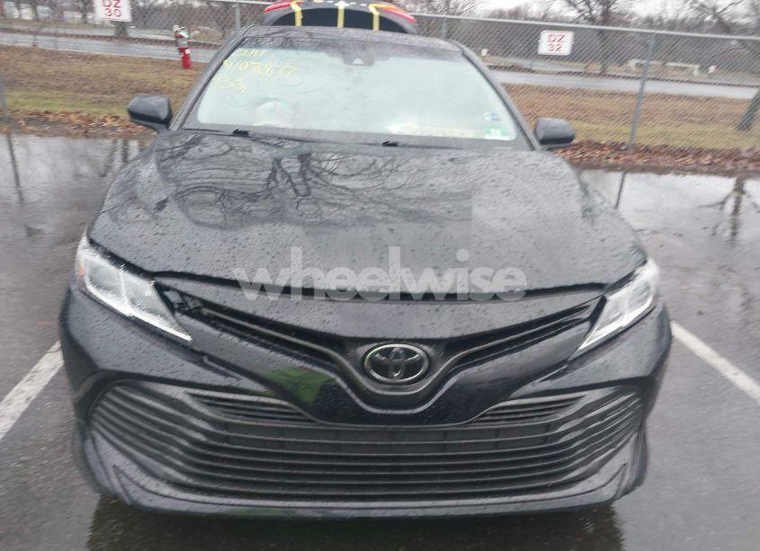 Photo 12 of 2018 Toyota Camry LE (VIN 4T1B11HK2JU005353)