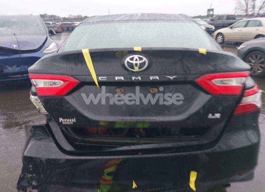 Photo 16 of 2018 Toyota Camry LE (VIN 4T1B11HK2JU005353)