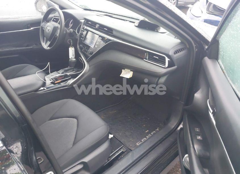 Photo 5 of 2018 Toyota Camry LE (VIN 4T1B11HK2JU005353)