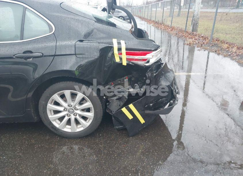 Photo 6 of 2018 Toyota Camry LE (VIN 4T1B11HK2JU005353)