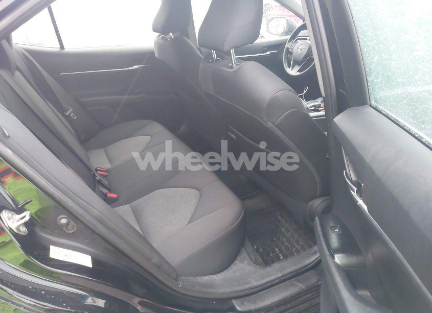 Photo 8 of 2018 Toyota Camry LE (VIN 4T1B11HK2JU005353)