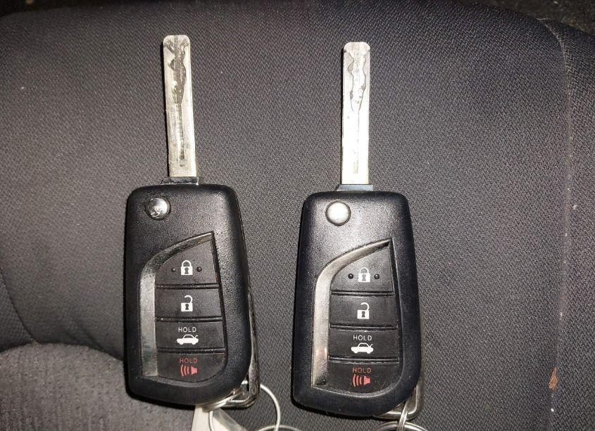 Photo 11 of 2018 Toyota Camry LE (VIN 4T1B11HK2JU008009)