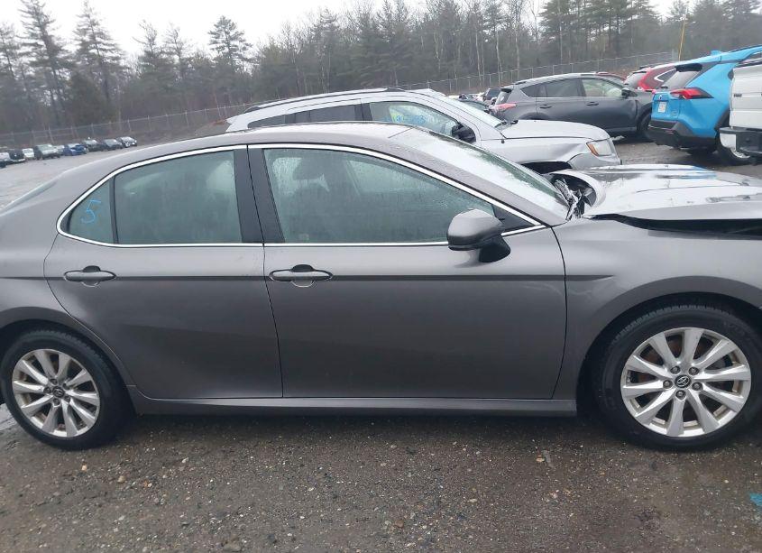 Photo 13 of 2018 Toyota Camry LE (VIN 4T1B11HK2JU008009)