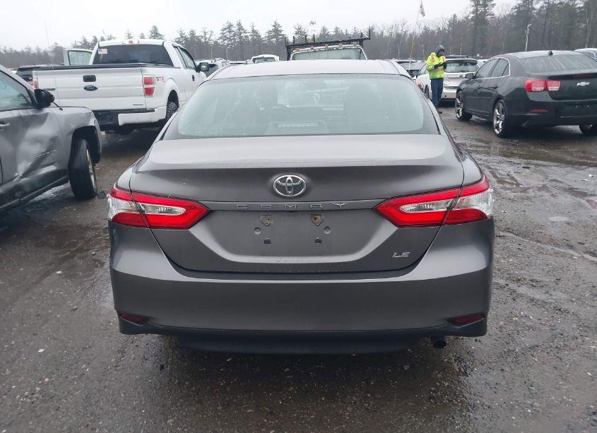 Photo 16 of 2018 Toyota Camry LE (VIN 4T1B11HK2JU008009)