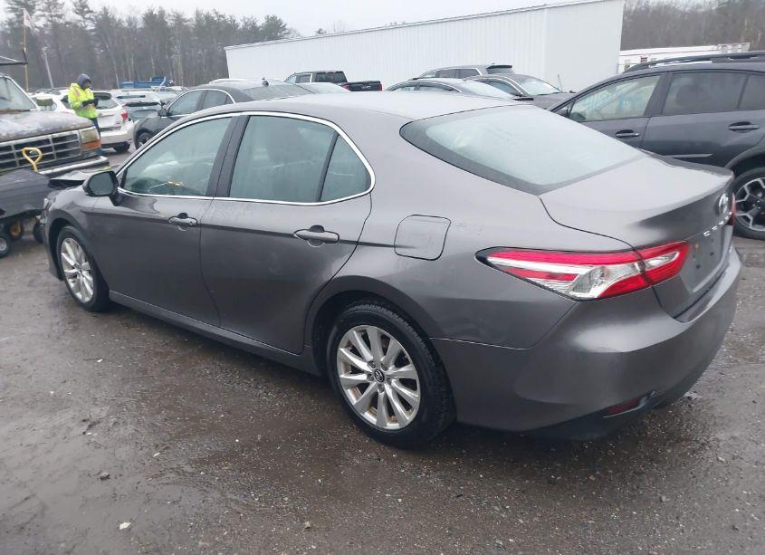 Photo 3 of 2018 Toyota Camry LE (VIN 4T1B11HK2JU008009)