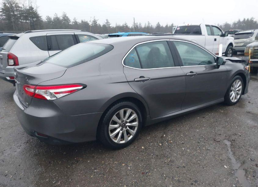 Photo 4 of 2018 Toyota Camry LE (VIN 4T1B11HK2JU008009)