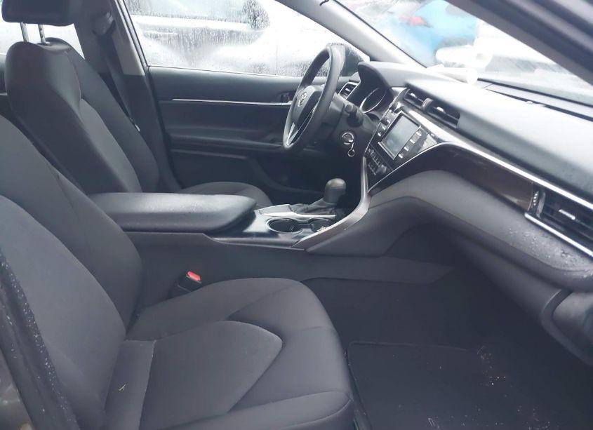 Photo 5 of 2018 Toyota Camry LE (VIN 4T1B11HK2JU008009)