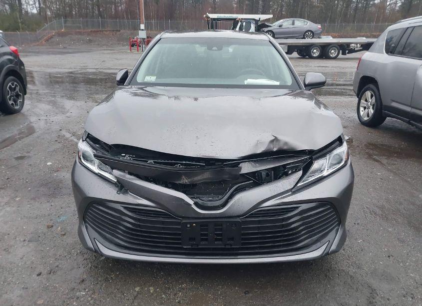 Photo 6 of 2018 Toyota Camry LE (VIN 4T1B11HK2JU008009)