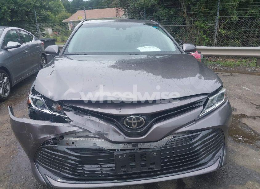 Photo 12 of 2018 Toyota Camry LE (VIN 4T1B11HK2JU014215)