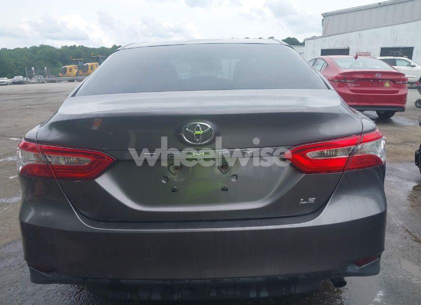 Photo 16 of 2018 Toyota Camry LE (VIN 4T1B11HK2JU014215)