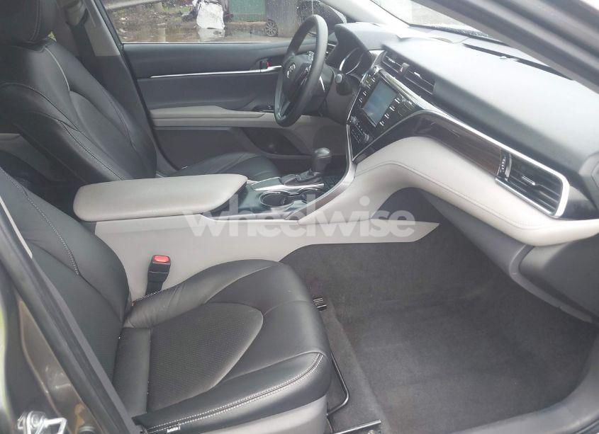 Photo 5 of 2018 Toyota Camry LE (VIN 4T1B11HK2JU014215)