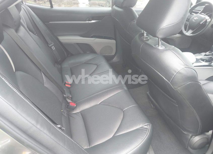 Photo 8 of 2018 Toyota Camry LE (VIN 4T1B11HK2JU014215)