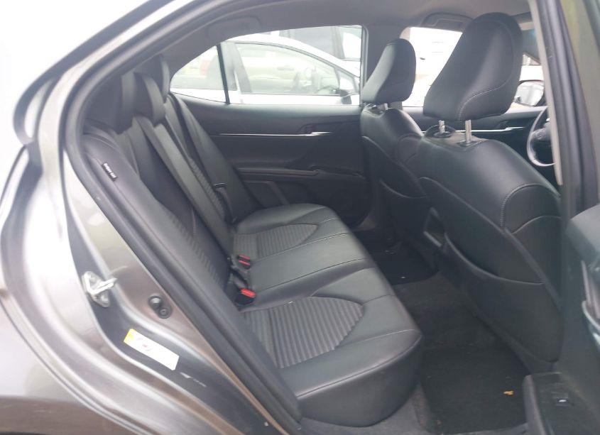 Photo 8 of 2018 Toyota Camry SE (VIN 4T1B11HK2JU018877)