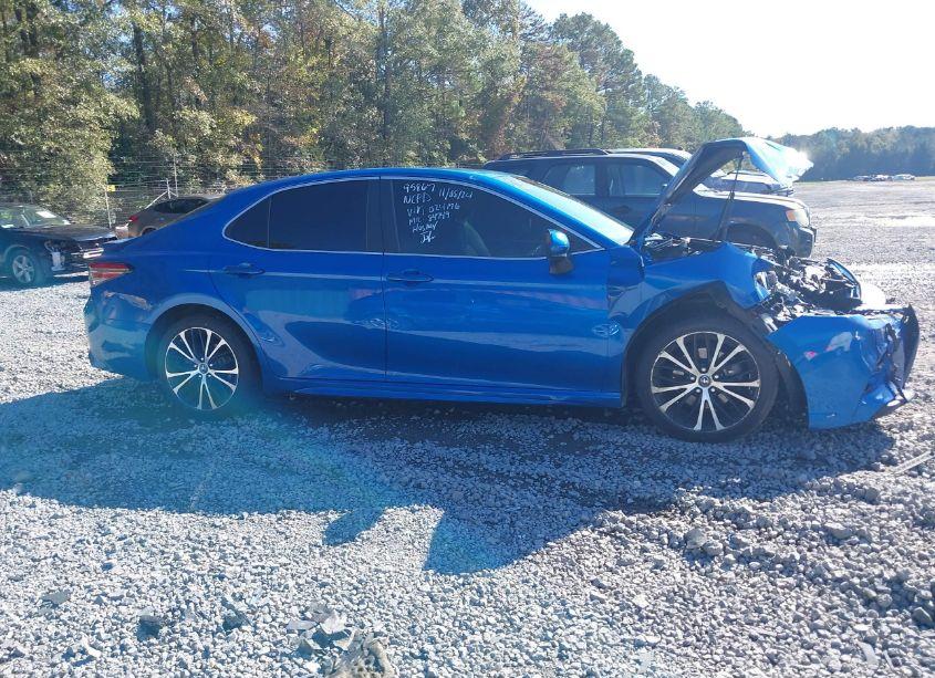 Photo 13 of 2018 Toyota Camry SE (VIN 4T1B11HK2JU024176)