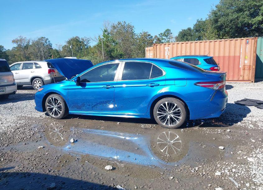 Photo 14 of 2018 Toyota Camry SE (VIN 4T1B11HK2JU024176)