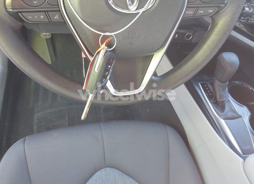 Photo 11 of 2018 Toyota Camry L (VIN 4T1B11HK2JU041365)