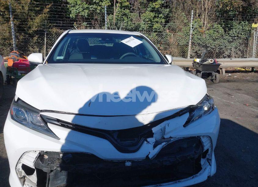 Photo 13 of 2018 Toyota Camry L (VIN 4T1B11HK2JU041365)