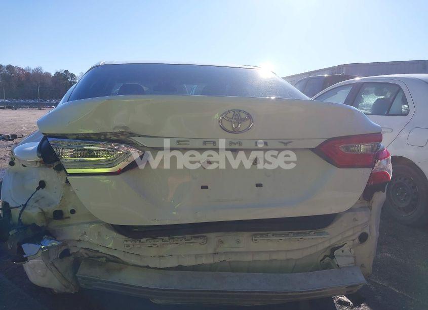 Photo 17 of 2018 Toyota Camry L (VIN 4T1B11HK2JU041365)