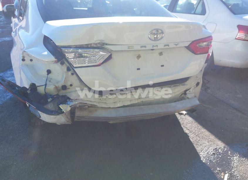 Photo 18 of 2018 Toyota Camry L (VIN 4T1B11HK2JU041365)