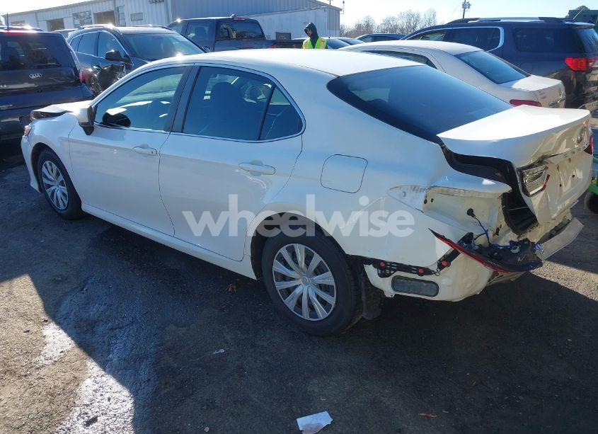 Photo 3 of 2018 Toyota Camry L (VIN 4T1B11HK2JU041365)