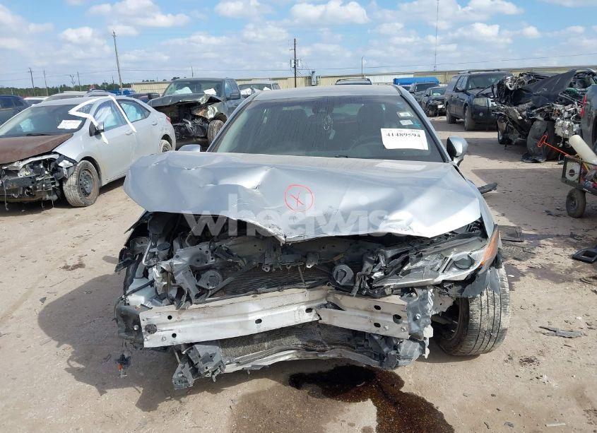 Photo 12 of 2018 Toyota Camry SE (VIN 4T1B11HK2JU070977)