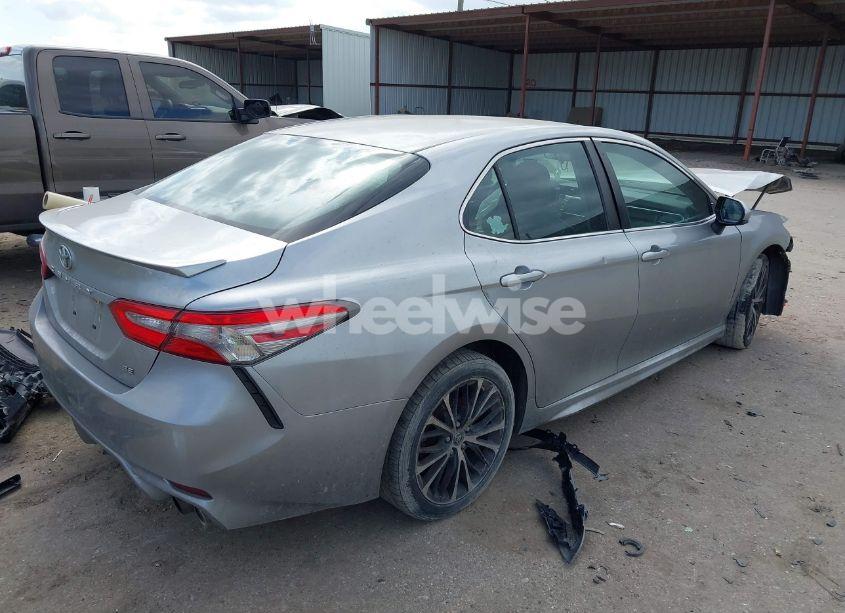 Photo 4 of 2018 Toyota Camry SE (VIN 4T1B11HK2JU070977)