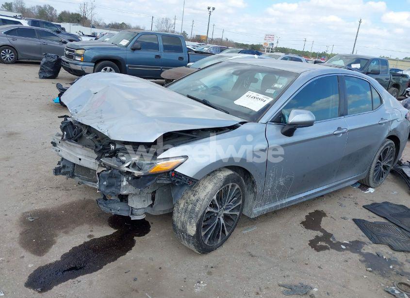 Photo 6 of 2018 Toyota Camry SE (VIN 4T1B11HK2JU070977)