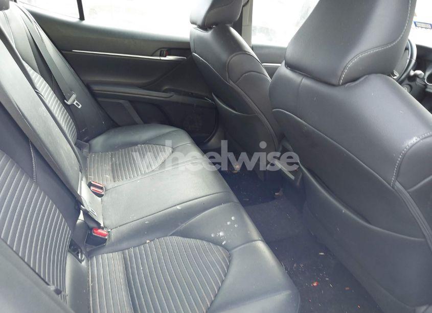 Photo 8 of 2018 Toyota Camry SE (VIN 4T1B11HK2JU070977)