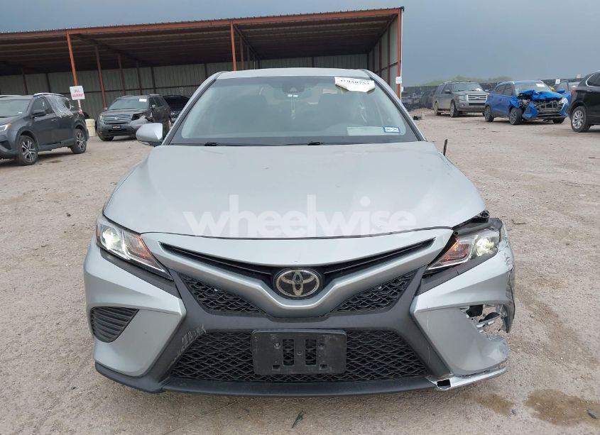 Photo 12 of 2018 Toyota Camry SE (VIN 4T1B11HK2JU079694)