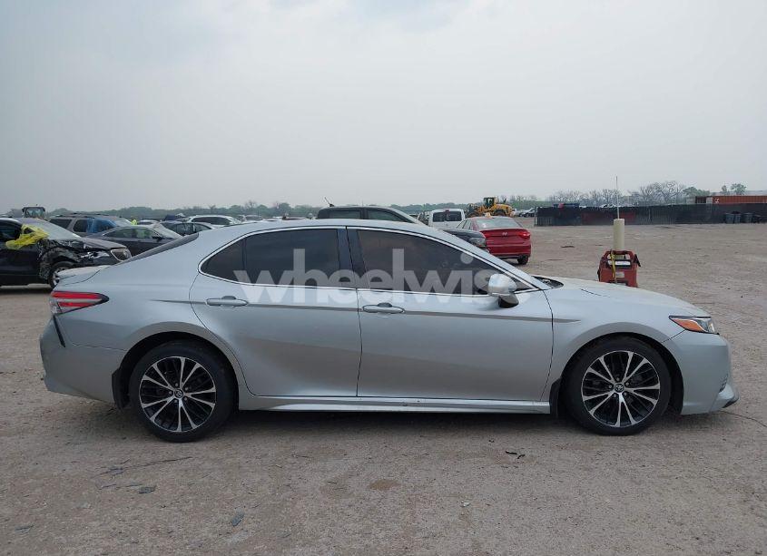 Photo 13 of 2018 Toyota Camry SE (VIN 4T1B11HK2JU079694)