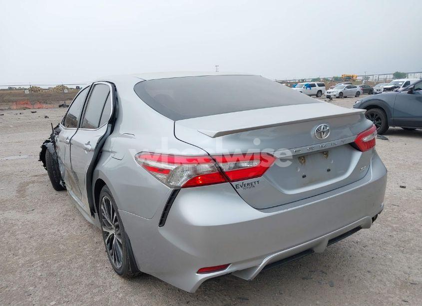 Photo 3 of 2018 Toyota Camry SE (VIN 4T1B11HK2JU079694)