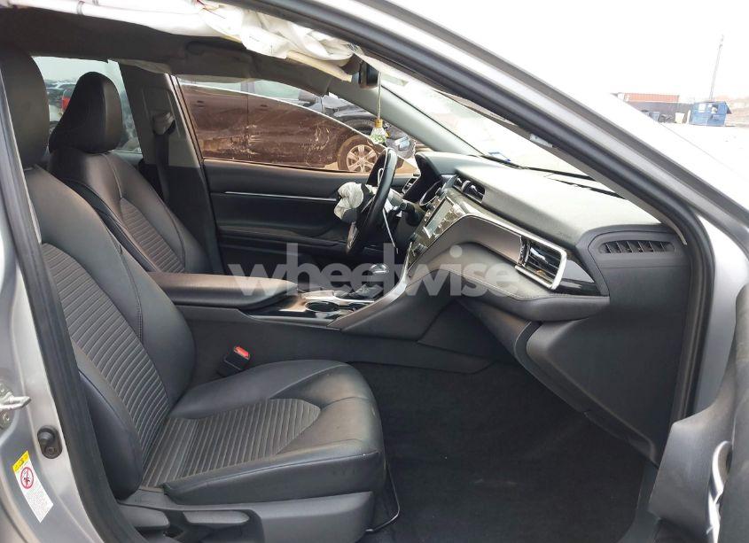 Photo 5 of 2018 Toyota Camry SE (VIN 4T1B11HK2JU079694)