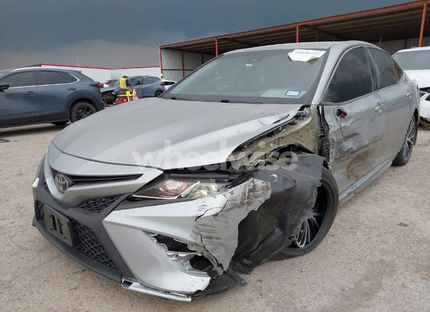 Photo 6 of 2018 Toyota Camry SE (VIN 4T1B11HK2JU079694)