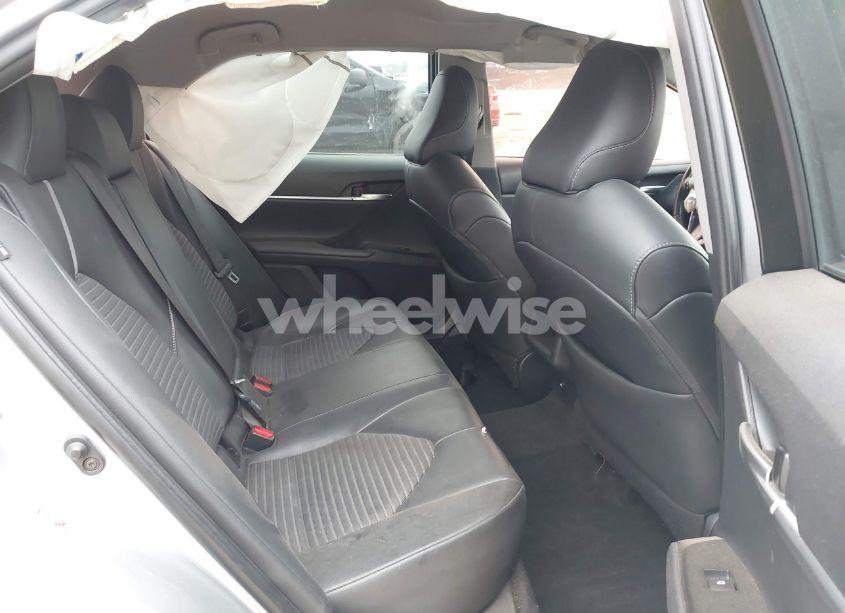 Photo 8 of 2018 Toyota Camry SE (VIN 4T1B11HK2JU079694)