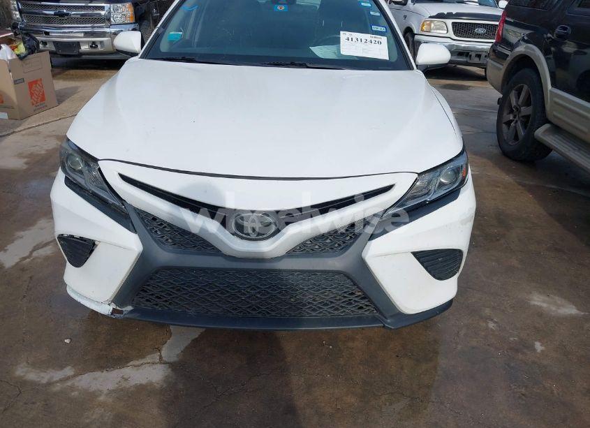Photo 12 of 2018 Toyota Camry SE (VIN 4T1B11HK2JU081803)