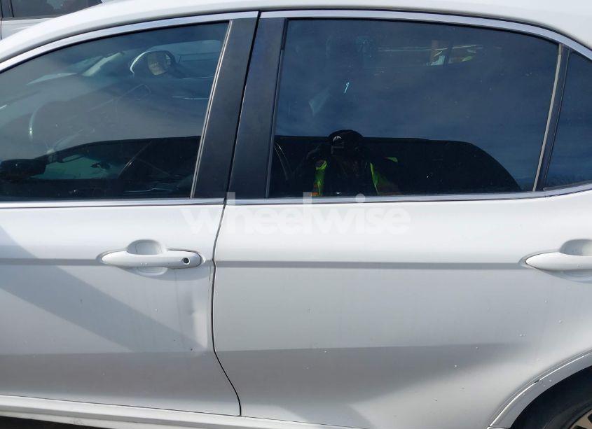 Photo 14 of 2018 Toyota Camry SE (VIN 4T1B11HK2JU081803)