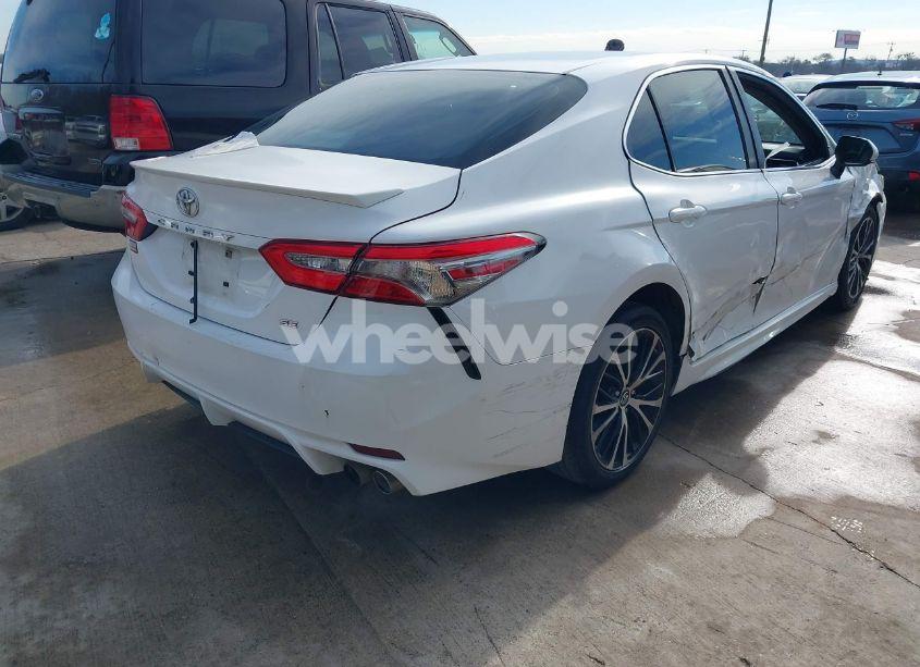 Photo 4 of 2018 Toyota Camry SE (VIN 4T1B11HK2JU081803)
