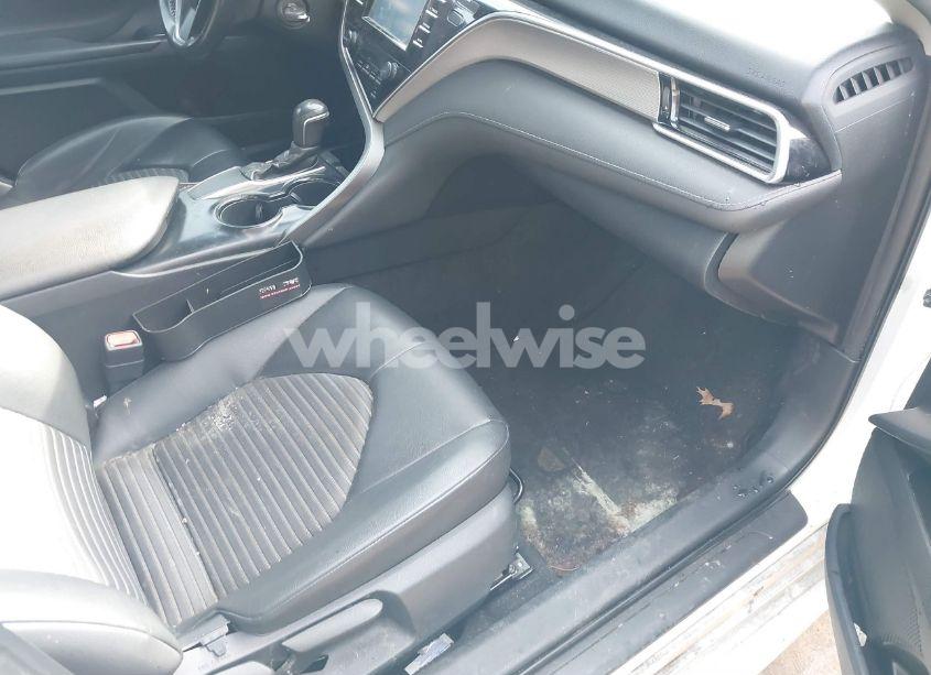 Photo 5 of 2018 Toyota Camry SE (VIN 4T1B11HK2JU081803)