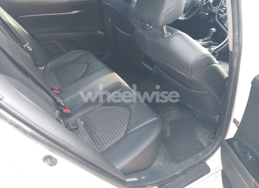 Photo 8 of 2018 Toyota Camry SE (VIN 4T1B11HK2JU081803)